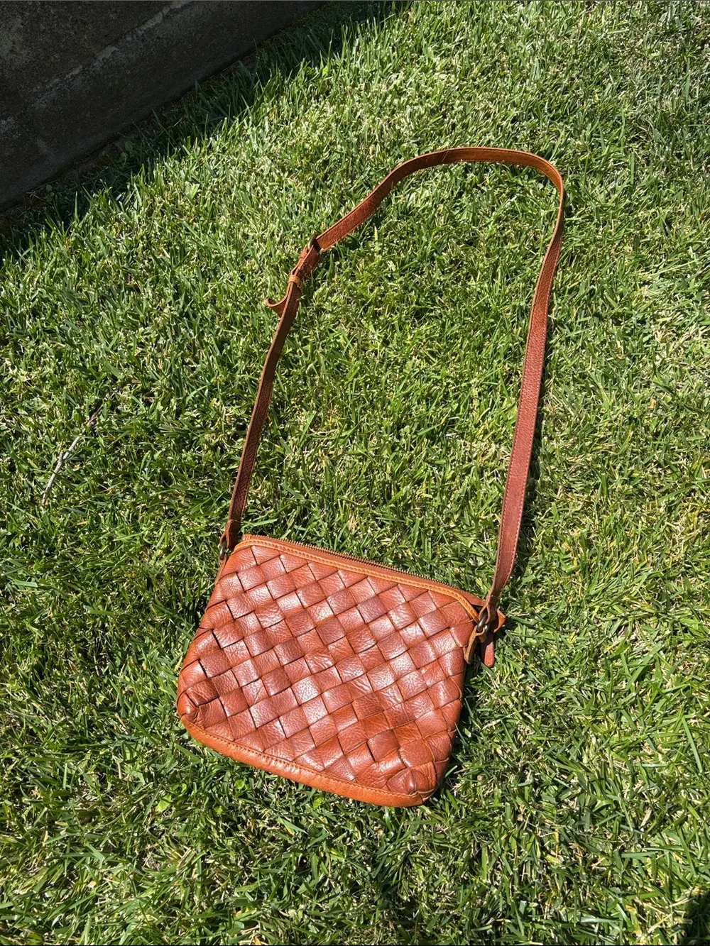 Woven Leather Crossbody Bag in Tan Vilenca brand
